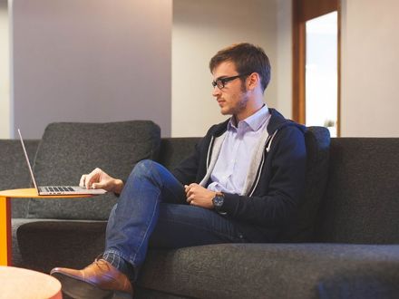 Hoeveel tijd kost het runnen van een veilingingsite?